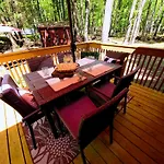 3 Bedroom Rental Pet Friendly, Fireplace, Hot Tub, Near Ski Resorts