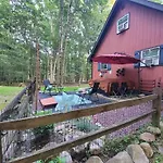 3 Bedroom Rental Pet Friendly, Fireplace, Hot Tub, Near Ski Resorts