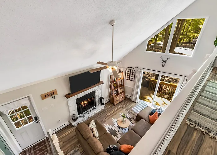 3 Bedroom Rental Pet Friendly, Fireplace, Hot Tub, Near Ski Resorts