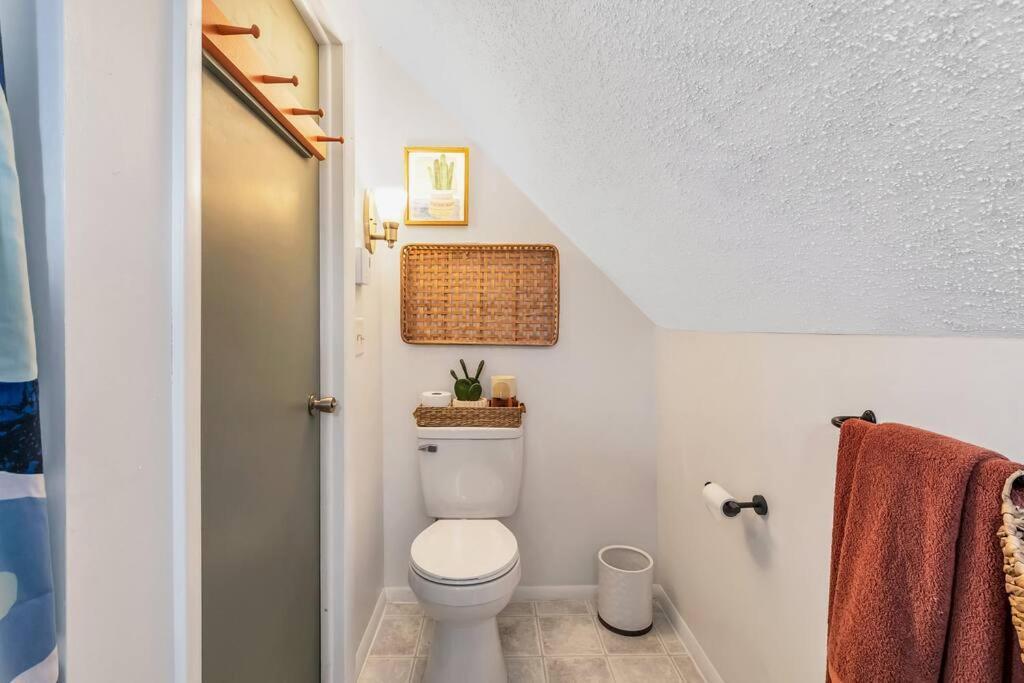 3 Bedroom Pet Friendly, Fireplace, Hot Tub, Near Holiday home