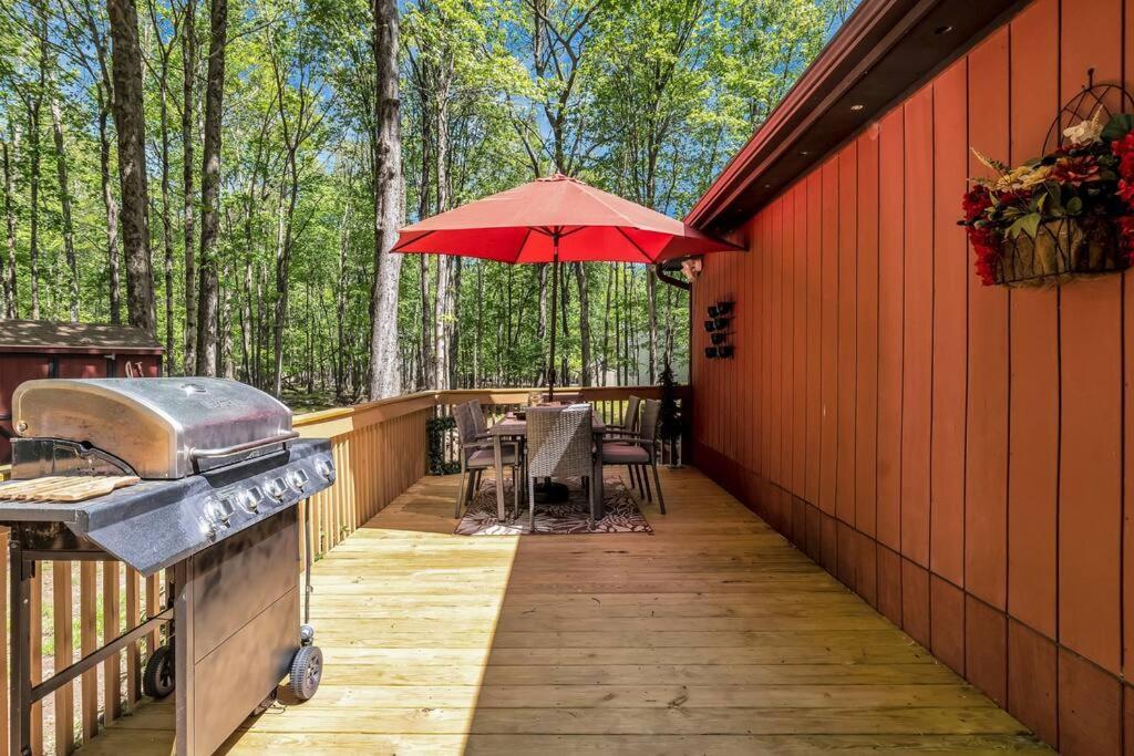 Holiday home 3 Bedroom Pet Friendly, Fireplace, Hot Tub, Near Albrightsville