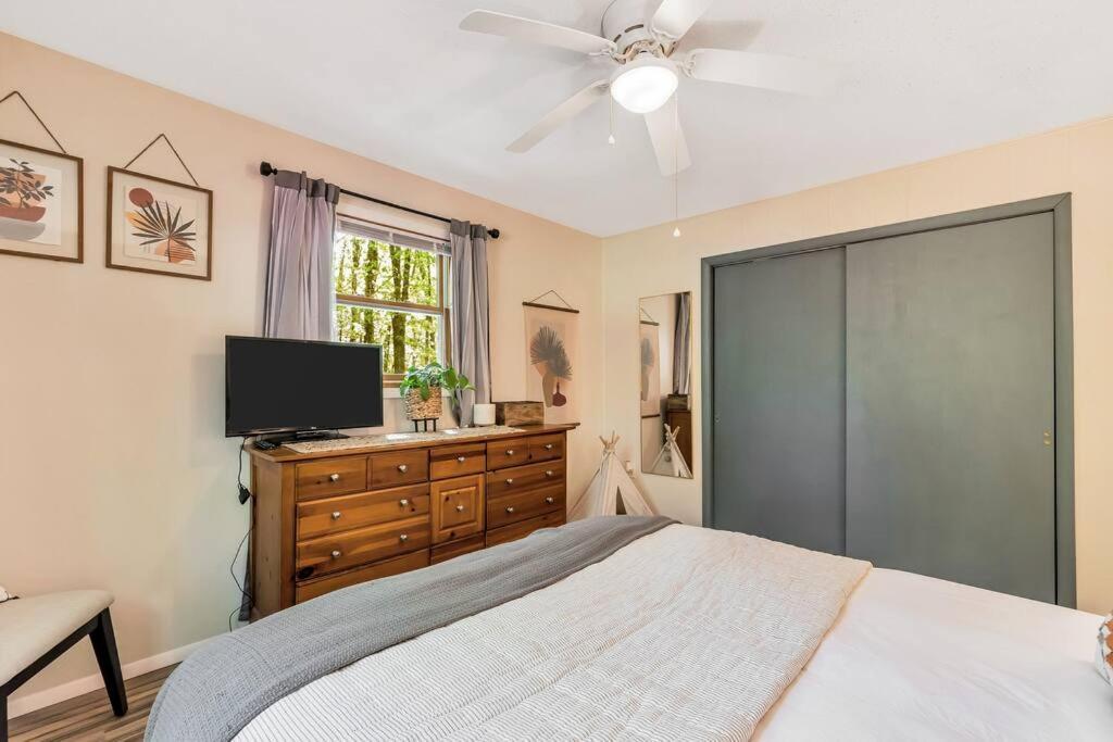 3 Bedroom Pet Friendly, Fireplace, Hot Tub, Near Holiday home Albrightsville