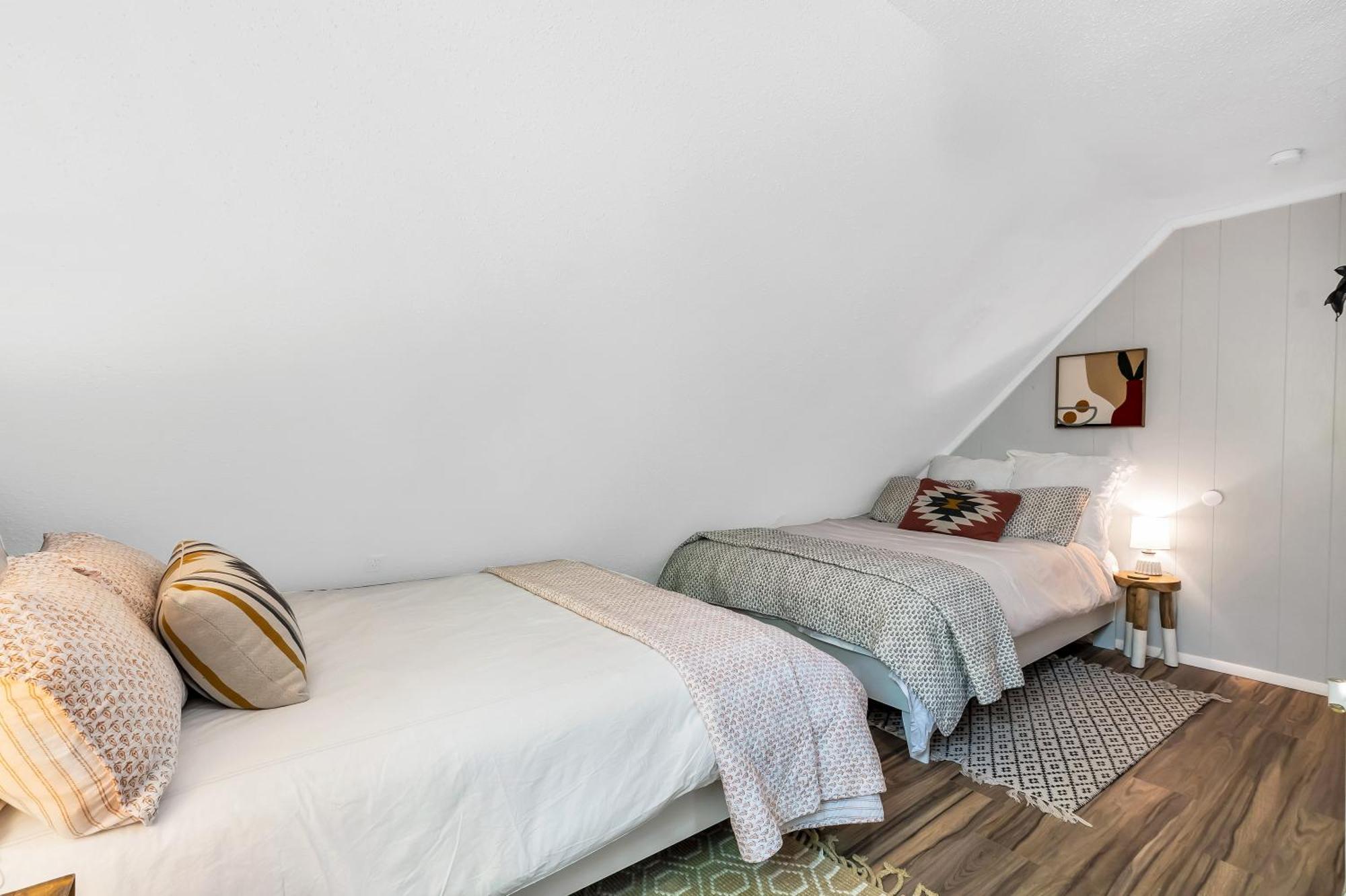 3 Bedroom Pet Friendly, Fireplace, Hot Tub, Near Holiday home *