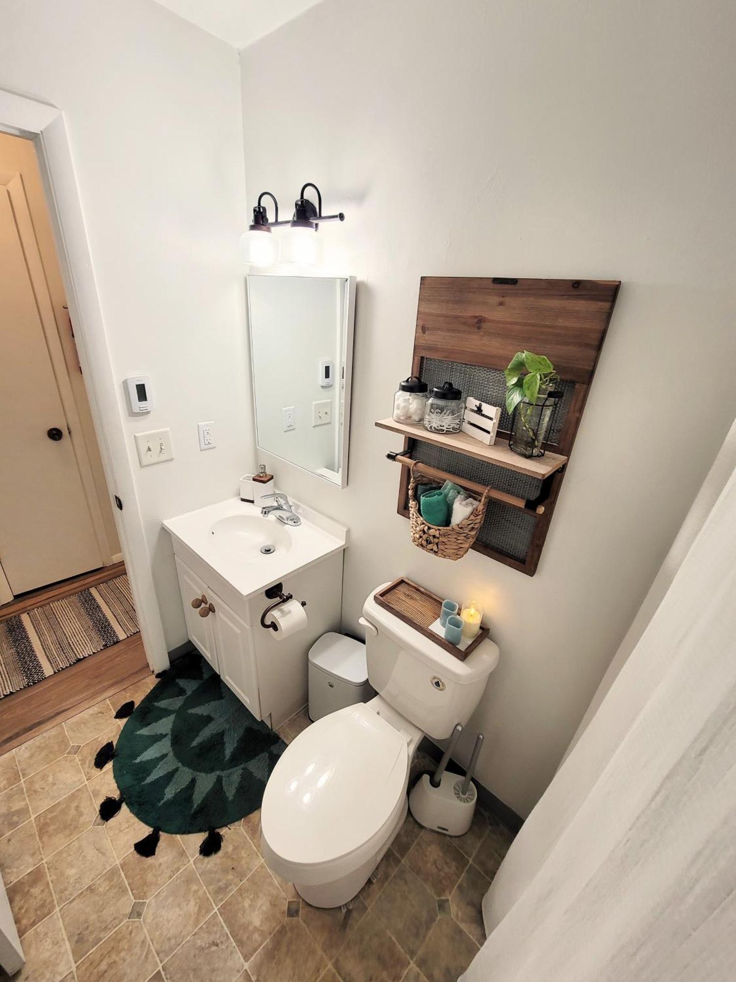 Holiday home 3 Bedroom Pet Friendly, Fireplace, Hot Tub, Near