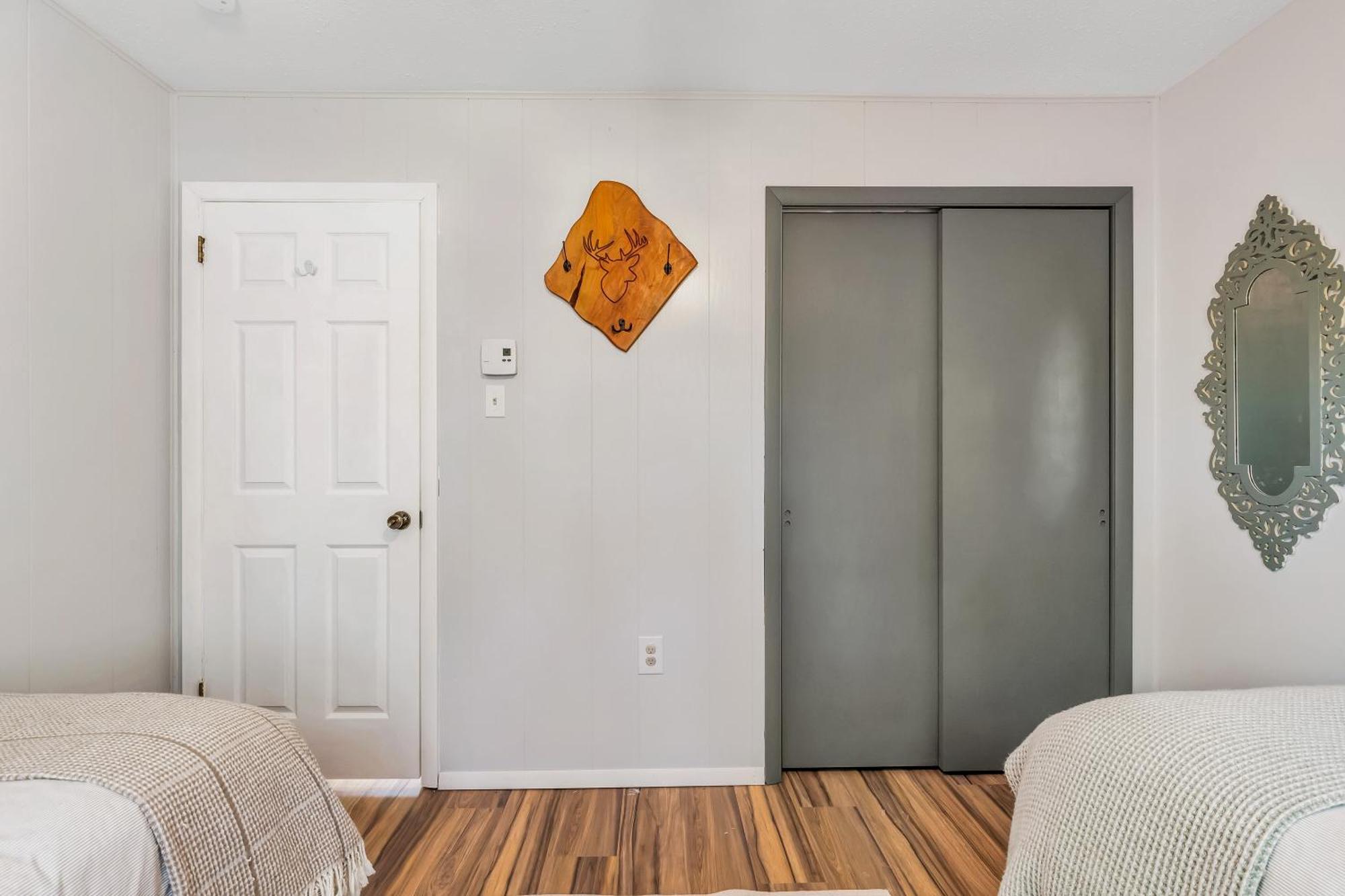 3 Bedroom Pet Friendly, Fireplace, Hot Tub, Near Holiday home