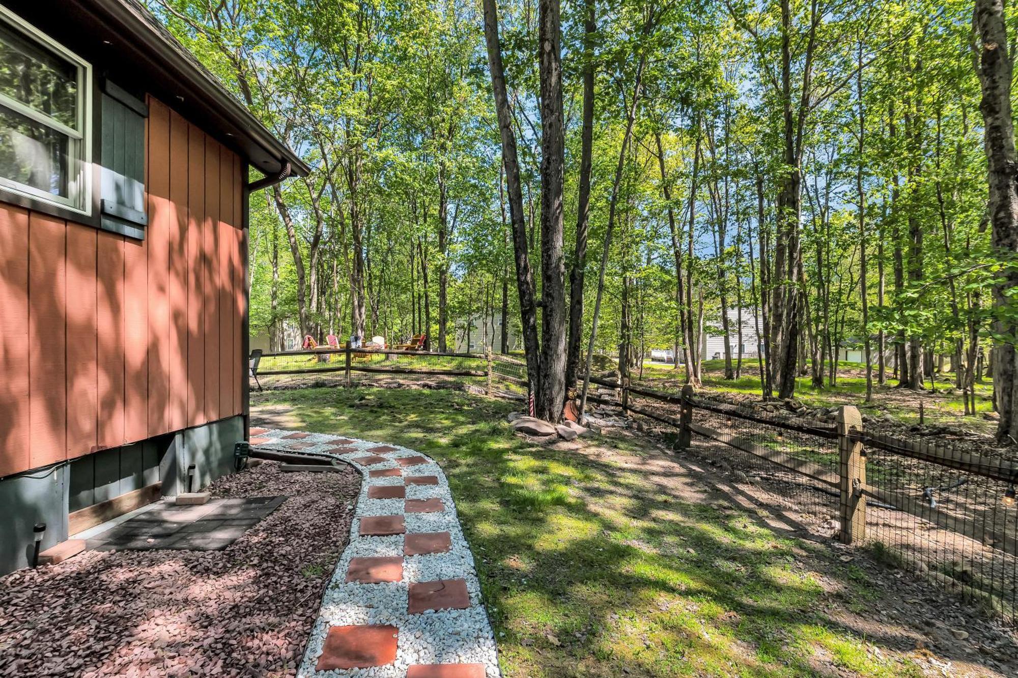 3 Bedroom Pet Friendly, Fireplace, Hot Tub, Near *
