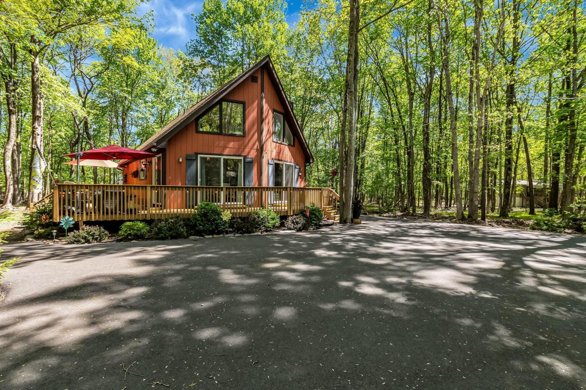 3 Bedroom Pet Friendly, Fireplace, Hot Tub, Near